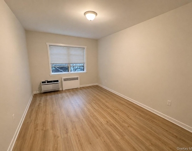 4027 74th Street - Photo Thumbnail 7