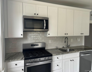 31 Forest Avenue - Photo Thumbnail 4