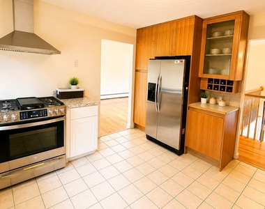 7 Pine Street - Photo Thumbnail 5