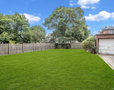 6 Brown Avenue - Photo Thumbnail 16