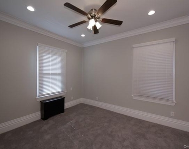 25 Trinity Place - Photo Thumbnail 4