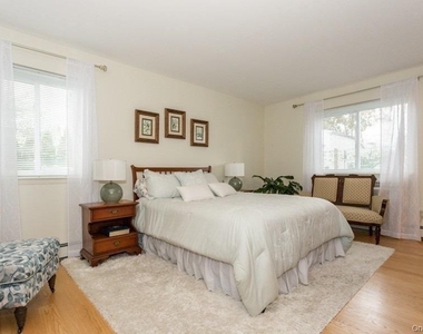 22 N Forest Avenue - Photo Thumbnail 16