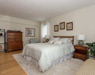 22 N Forest Avenue - Photo Thumbnail 17