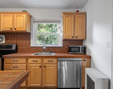 12 Ingersoll Street - Photo Thumbnail 10