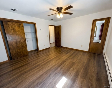 17 Brooks Lane - Photo Thumbnail 10