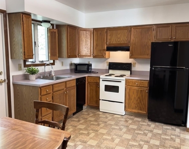 17 Brooks Lane - Photo Thumbnail 4