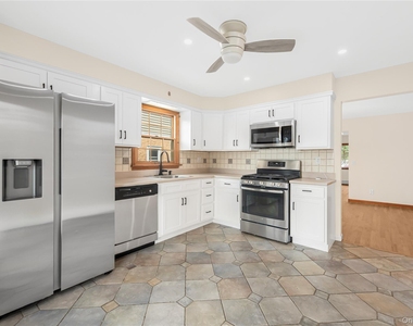 99 Clarendon Avenue - Photo Thumbnail 9