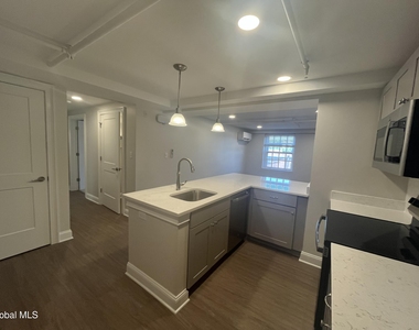 200 Broadway - Photo Thumbnail 2