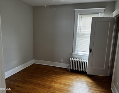 122 Pinewoods Avenue - Photo Thumbnail 14