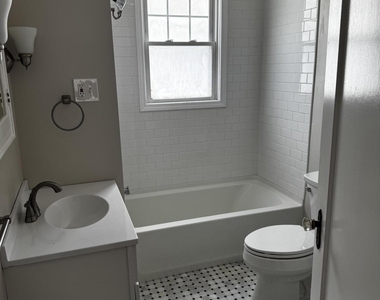 122 Pinewoods Avenue - Photo Thumbnail 11
