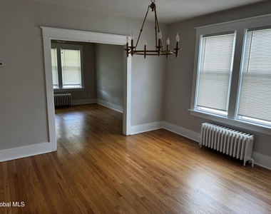 122 Pinewoods Avenue - Photo Thumbnail 9