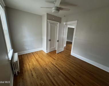 122 Pinewoods Avenue - Photo Thumbnail 7