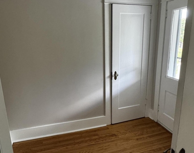 122 Pinewoods Avenue - Photo Thumbnail 6