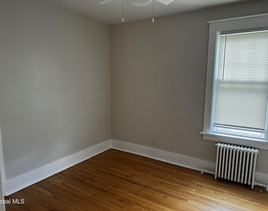122 Pinewoods Avenue - Photo Thumbnail 10