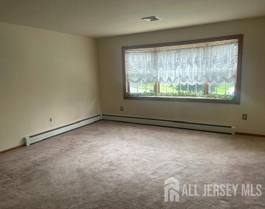 47 South Walnut Avenue - Photo Thumbnail 3