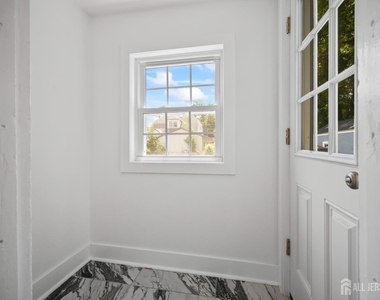 5 Monument Avenue - Photo Thumbnail 16