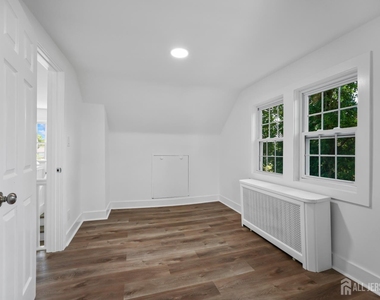 5 Monument Avenue - Photo Thumbnail 31