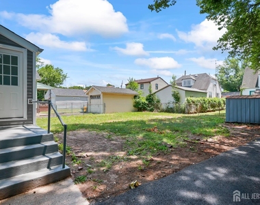 5 Monument Avenue - Photo Thumbnail 34