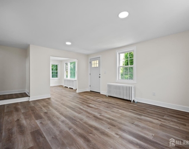 5 Monument Avenue - Photo Thumbnail 5