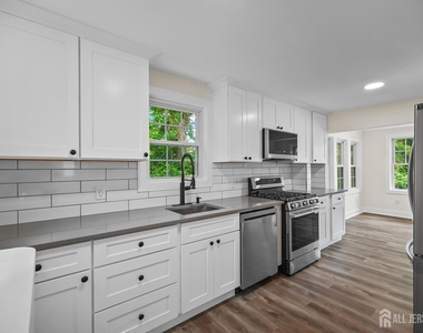 5 Monument Avenue - Photo Thumbnail 14