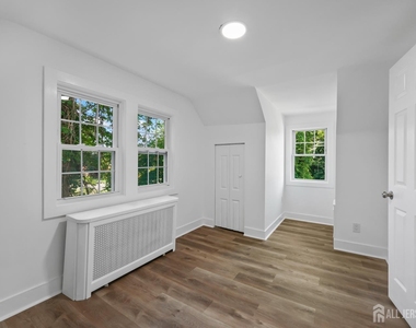 5 Monument Avenue - Photo Thumbnail 30