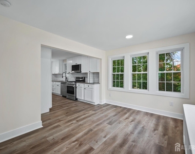 5 Monument Avenue - Photo Thumbnail 8