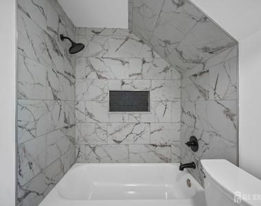 5 Monument Avenue - Photo Thumbnail 28