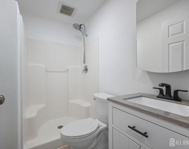 5 Monument Avenue - Photo Thumbnail 17