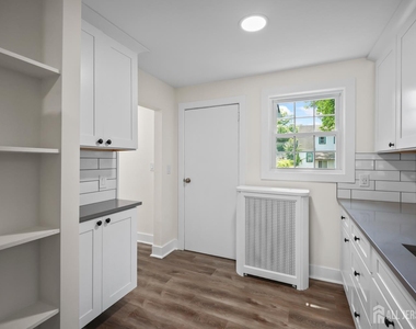 5 Monument Avenue - Photo Thumbnail 15