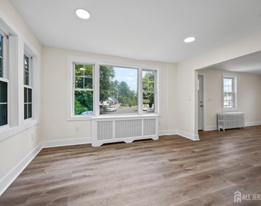 5 Monument Avenue - Photo Thumbnail 9