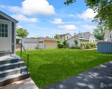 5 Monument Avenue - Photo Thumbnail 37