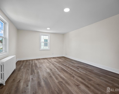5 Monument Avenue - Photo Thumbnail 4