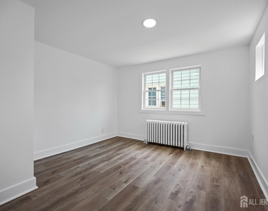 5 Monument Avenue - Photo Thumbnail 18