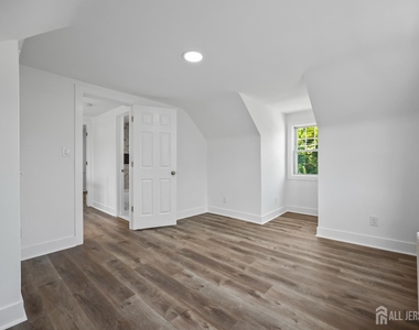 5 Monument Avenue - Photo Thumbnail 25