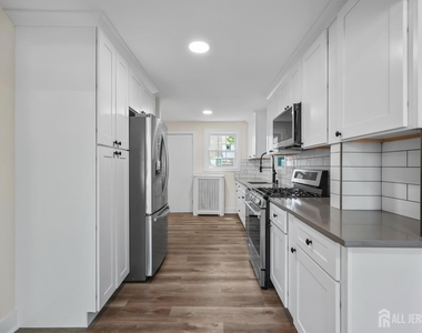 5 Monument Avenue - Photo Thumbnail 11