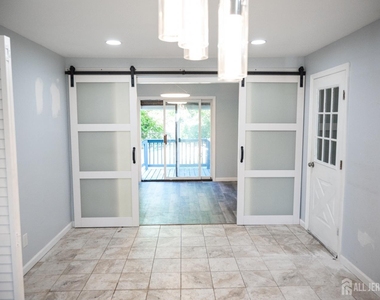 101 Perry Street - Photo Thumbnail 7