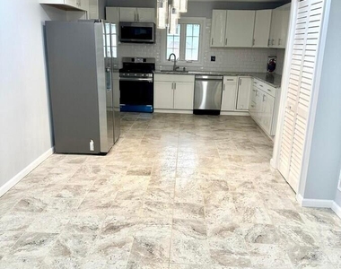 101 Perry Street - Photo Thumbnail 10