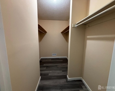 279 Kempsey Drive - Photo Thumbnail 14