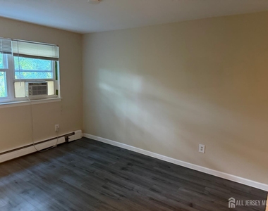 289 Main Street - Photo Thumbnail 6