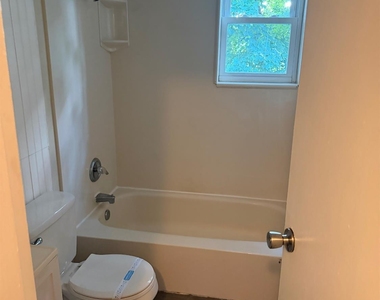 289 Main Street - Photo Thumbnail 8