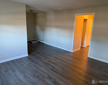 289 Main Street - Photo Thumbnail 4