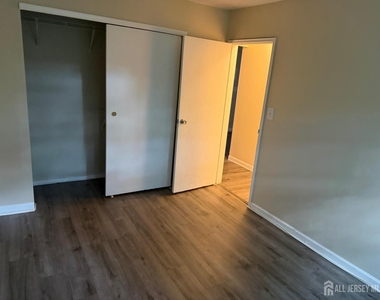 289 Main Street - Photo Thumbnail 10
