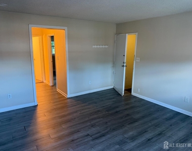 289 Main Street - Photo Thumbnail 5