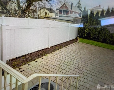 339 Jeffries Street - Photo Thumbnail 6