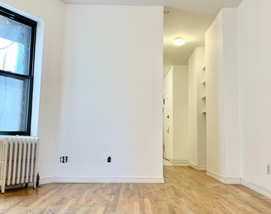 224 E 27th Street - Photo Thumbnail 4