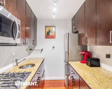 301 E 63rd Street - Photo Thumbnail 5