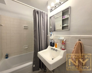 320 W 30th Street - Photo Thumbnail 5