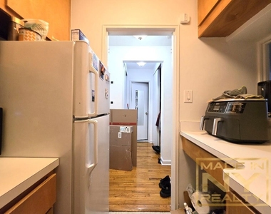320 W 30th Street - Photo Thumbnail 3