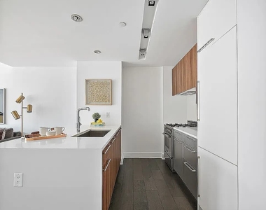 212 N 9th Street - Photo Thumbnail 2