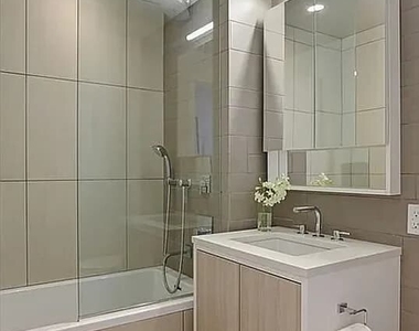 212 N 9th Street - Photo Thumbnail 4